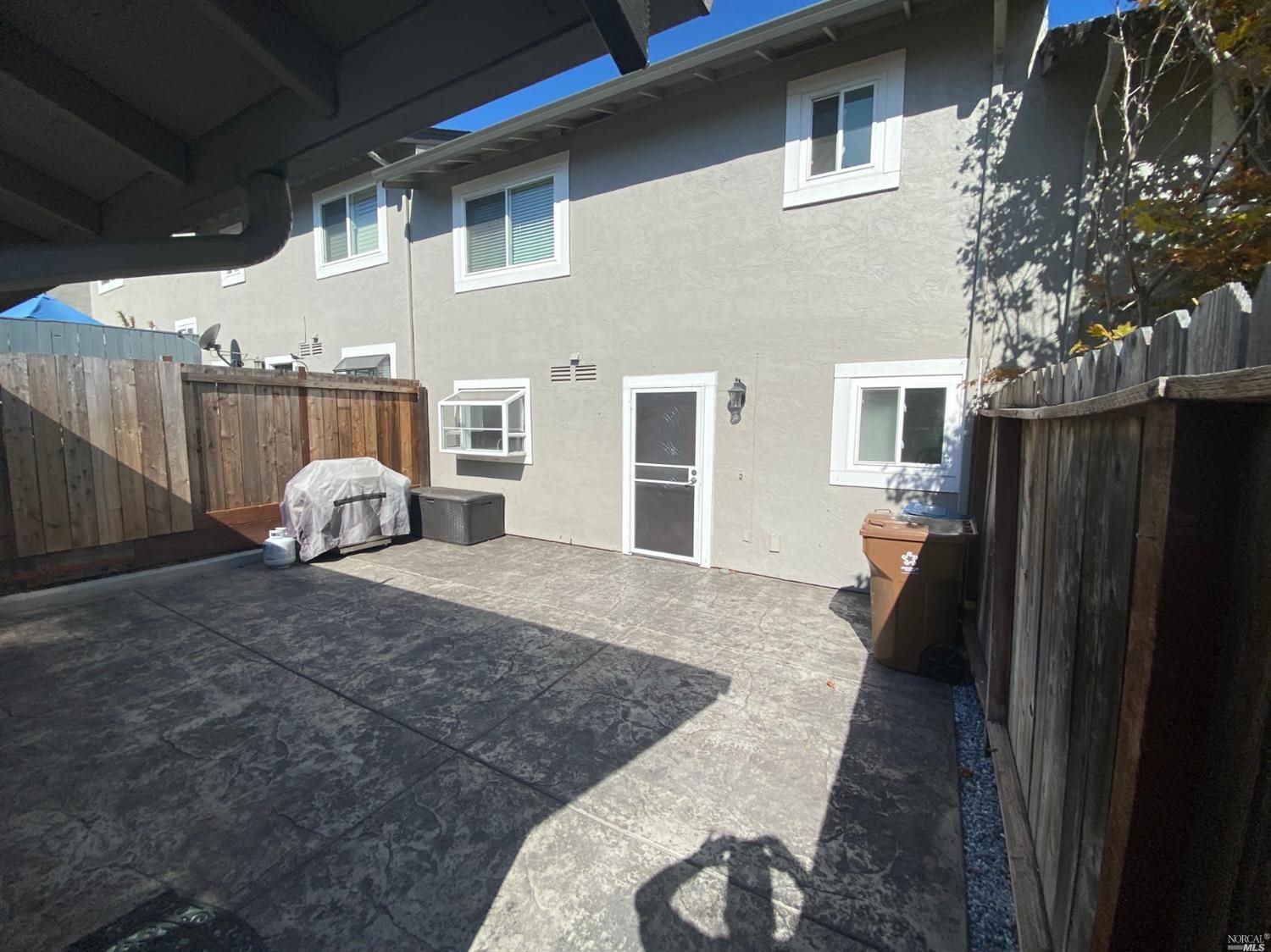 Detail Gallery Image 13 of 15 For 1791 Lindo St, Benicia,  CA 94510 - 2 Beds | 2/1 Baths