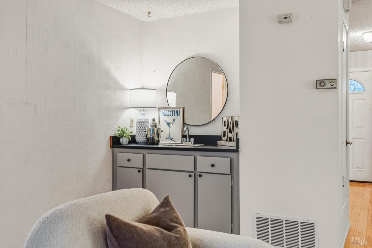 Detail Gallery Image 17 of 51 For 494 Mills Dr, Benicia,  CA 94510 - 4 Beds | 2/1 Baths