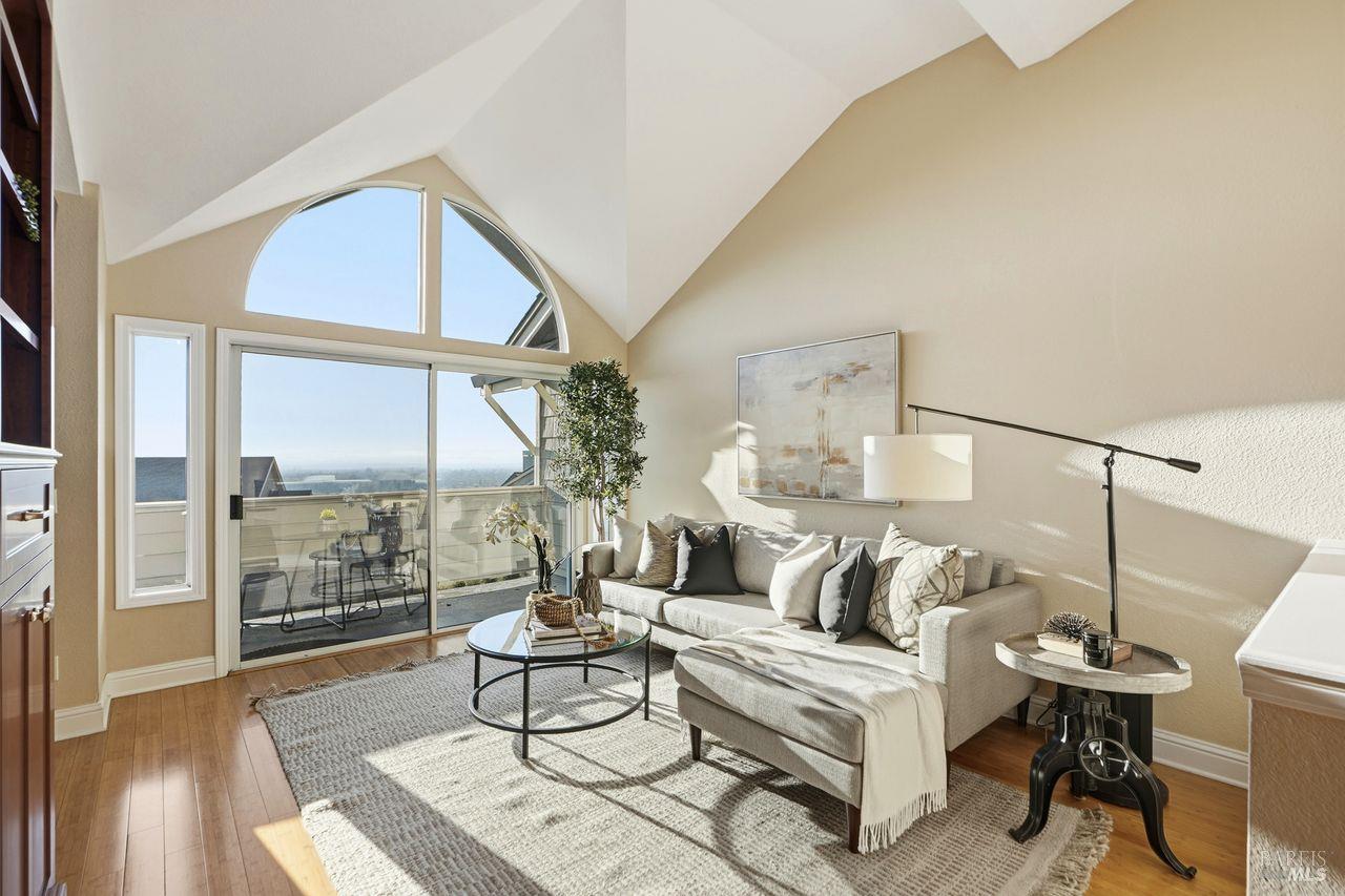 Detail Gallery Image 3 of 34 For 2125 Stonefield Ln, Santa Rosa,  CA 95403 - 2 Beds | 2/1 Baths