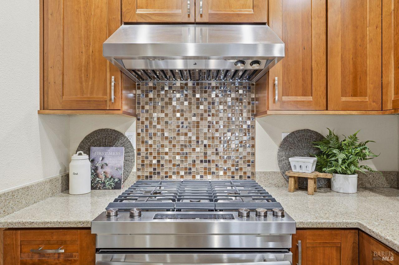 Detail Gallery Image 9 of 34 For 2125 Stonefield Ln, Santa Rosa,  CA 95403 - 2 Beds | 2/1 Baths