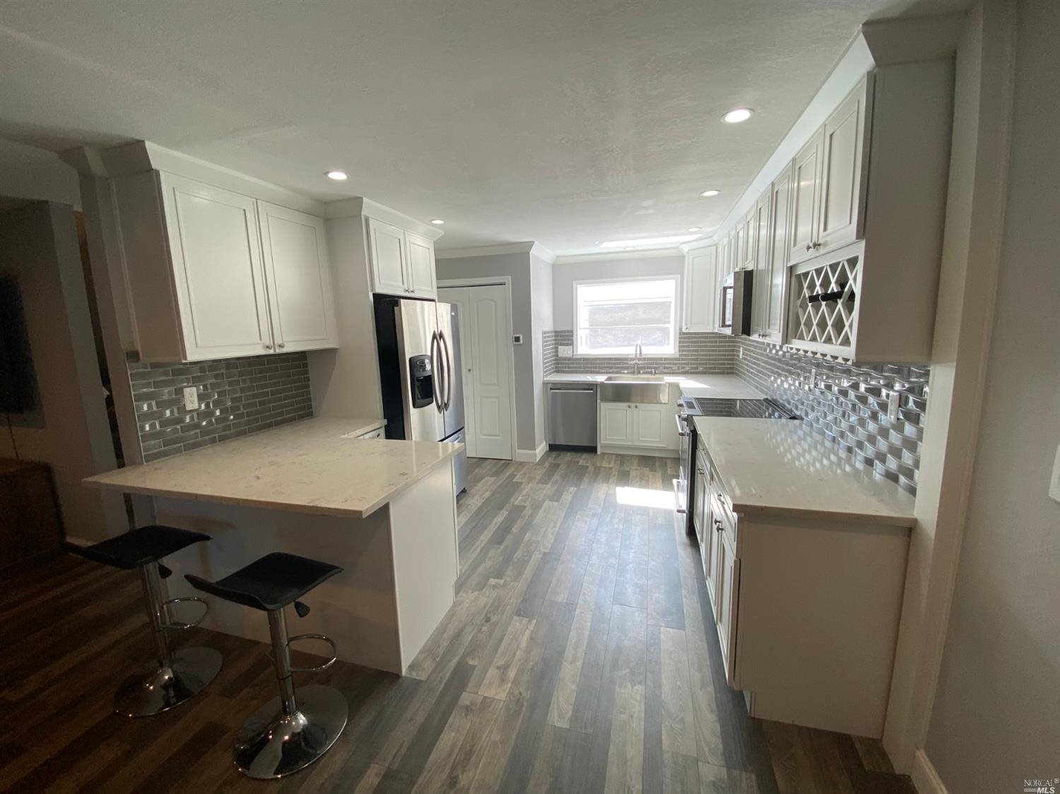 Detail Gallery Image 4 of 15 For 1791 Lindo St, Benicia,  CA 94510 - 2 Beds | 2/1 Baths