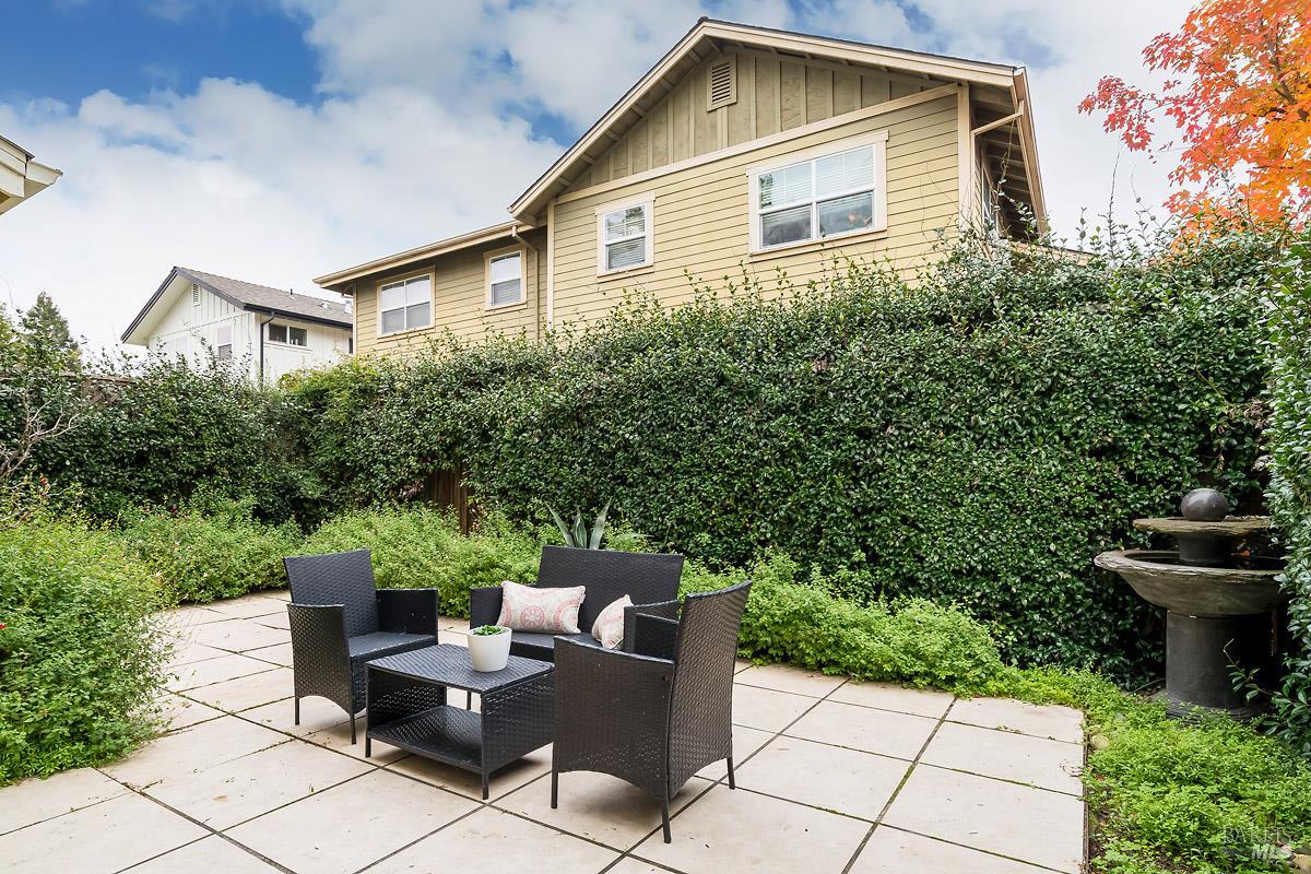 Detail Gallery Image 19 of 23 For 960 1st St, Sonoma,  CA 95476 - 3 Beds | 2/1 Baths