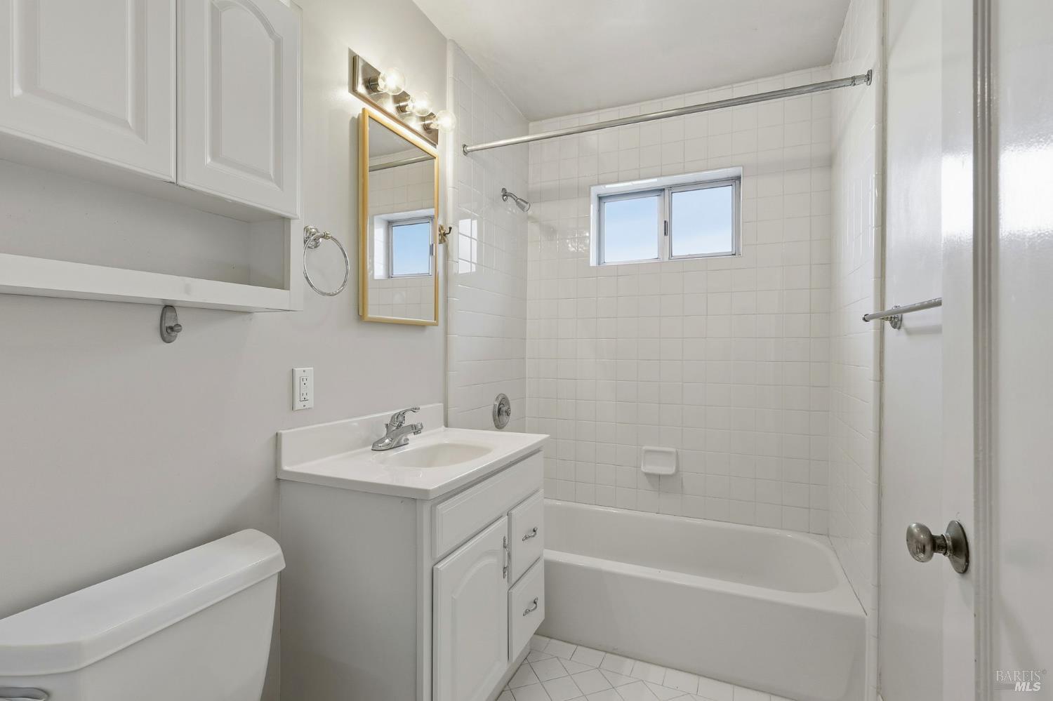 Detail Gallery Image 25 of 33 For 834 Meadowsweet Dr, Corte Madera,  CA 94925 - 3 Beds | 3 Baths