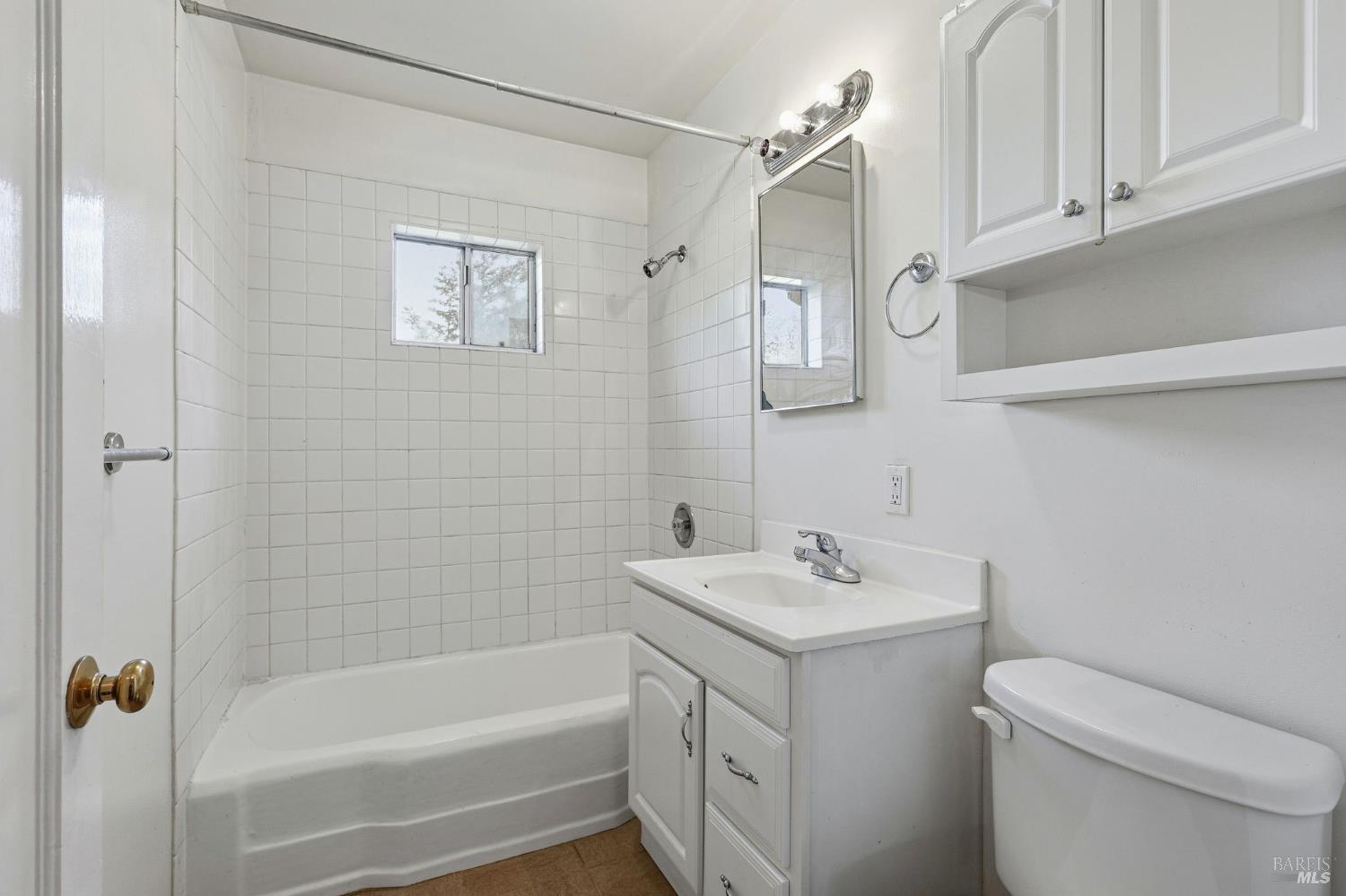 Detail Gallery Image 24 of 33 For 834 Meadowsweet Dr, Corte Madera,  CA 94925 - 3 Beds | 3 Baths