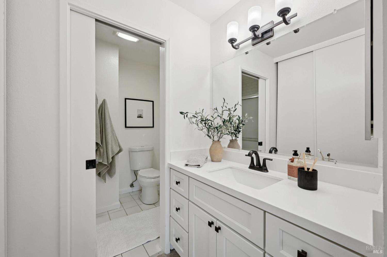 Detail Gallery Image 9 of 21 For 405 Sylvia Way, San Rafael,  CA 94903 - 3 Beds | 2/1 Baths