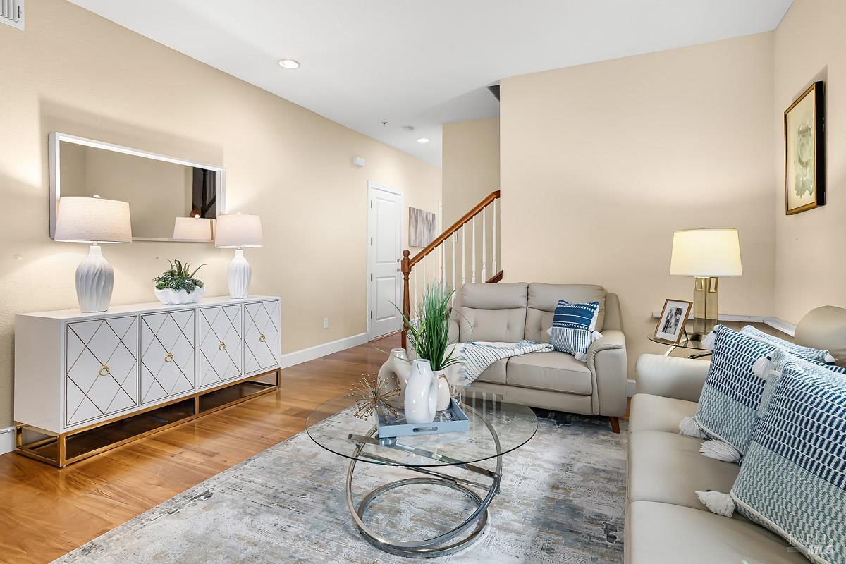 Detail Gallery Image 5 of 23 For 960 1st St, Sonoma,  CA 95476 - 3 Beds | 2/1 Baths