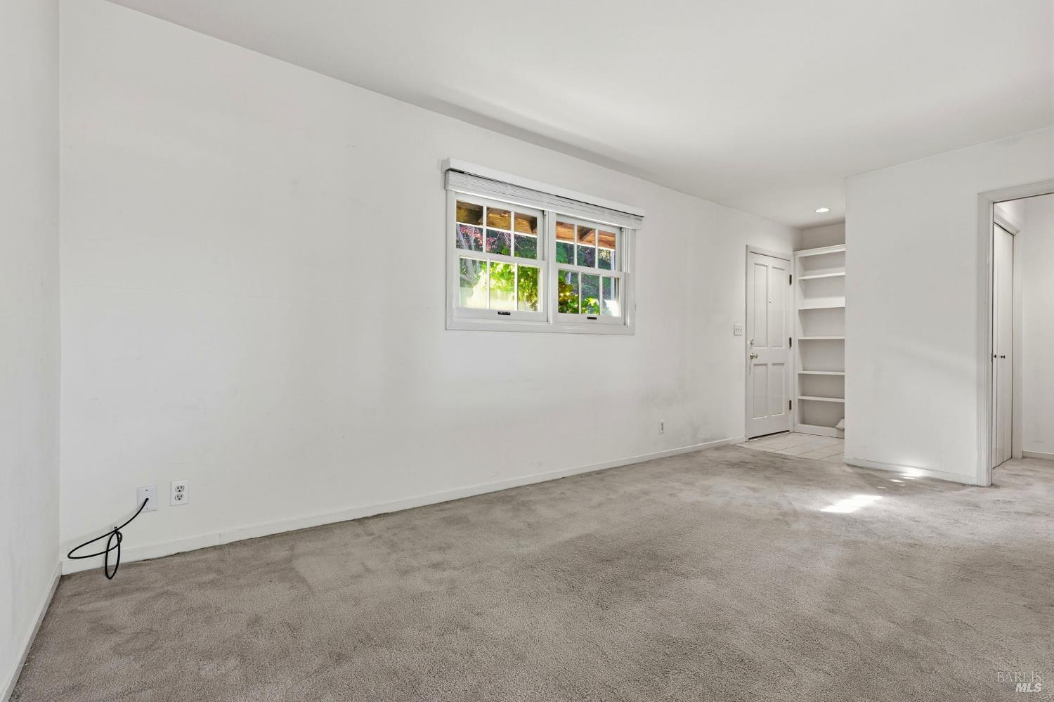 Detail Gallery Image 8 of 33 For 834 Meadowsweet Dr, Corte Madera,  CA 94925 - 3 Beds | 3 Baths