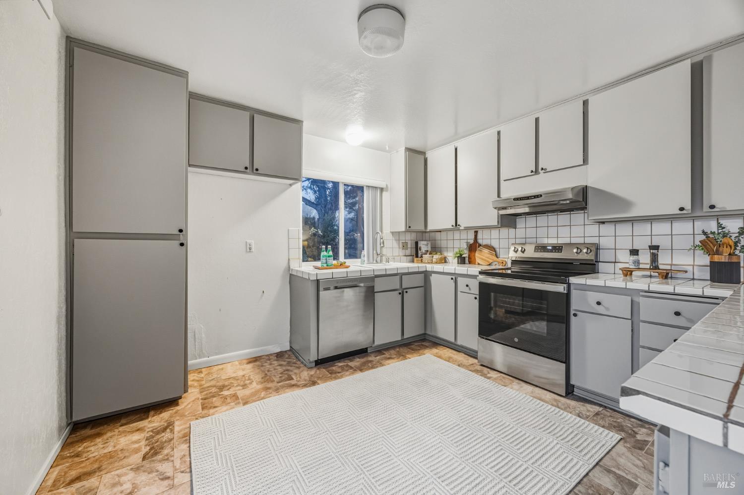 Detail Gallery Image 22 of 51 For 494 Mills Dr, Benicia,  CA 94510 - 4 Beds | 2/1 Baths