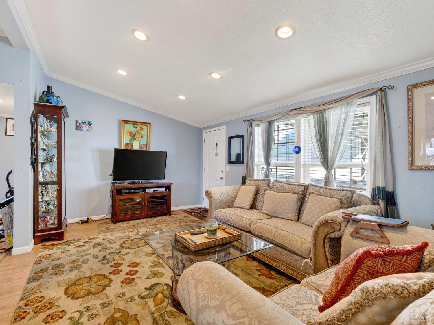 Detail Gallery Image 8 of 35 For 2963 Santa Rosa Ave C6, Santa Rosa,  CA 95407 - 3 Beds | 2 Baths