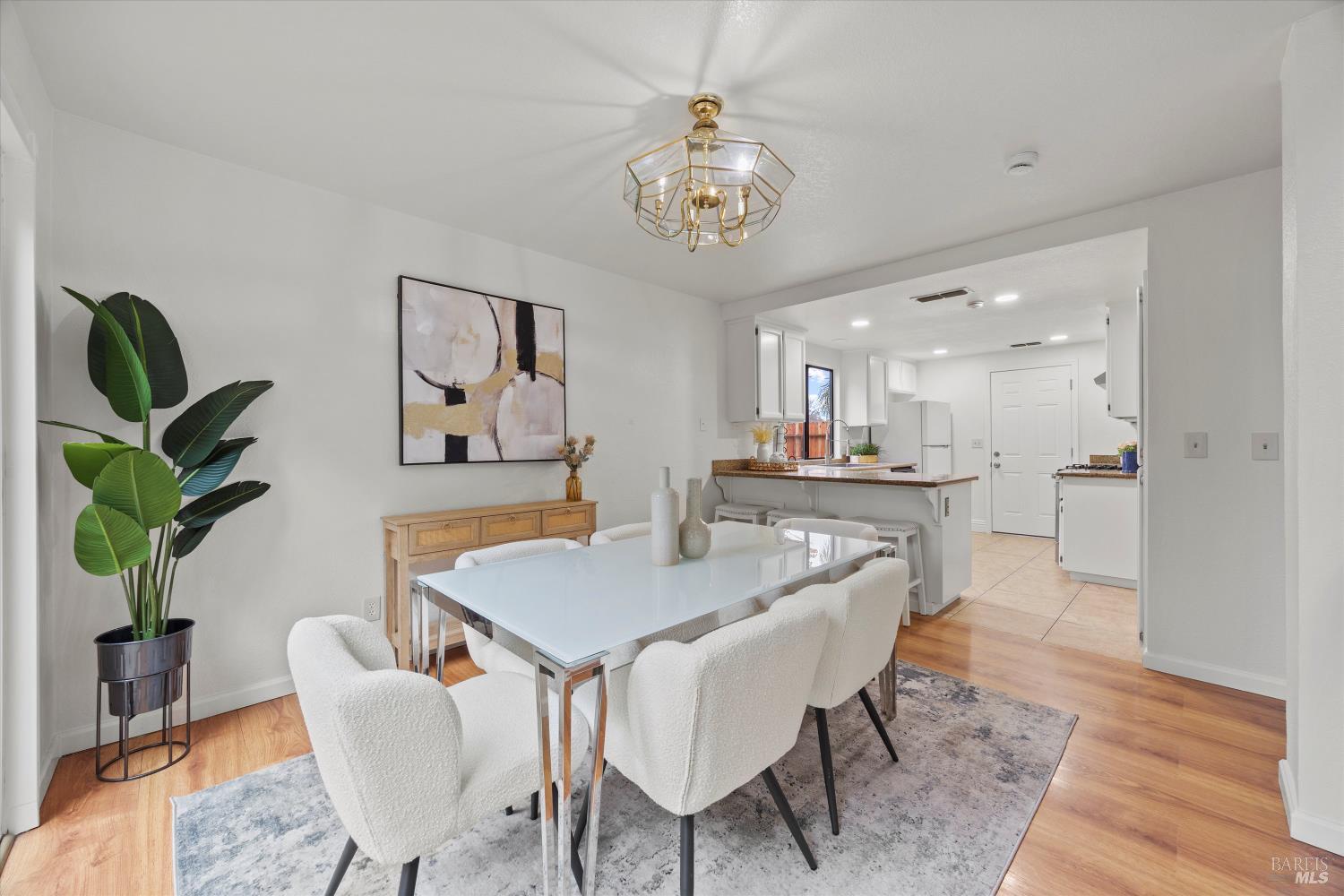 Detail Gallery Image 13 of 28 For 706 Peregrine Way, Vacaville,  CA 95687 - 3 Beds | 2/1 Baths