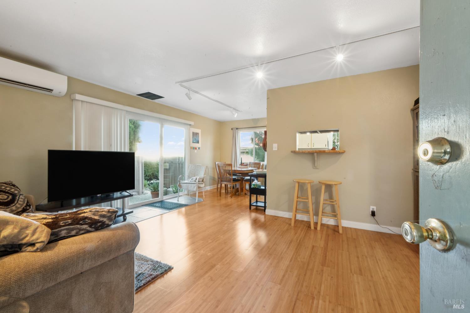 Detail Gallery Image 3 of 24 For 1345 Southwest Blvd #B,  Rohnert Park,  CA 94928 - 2 Beds | 1 Baths