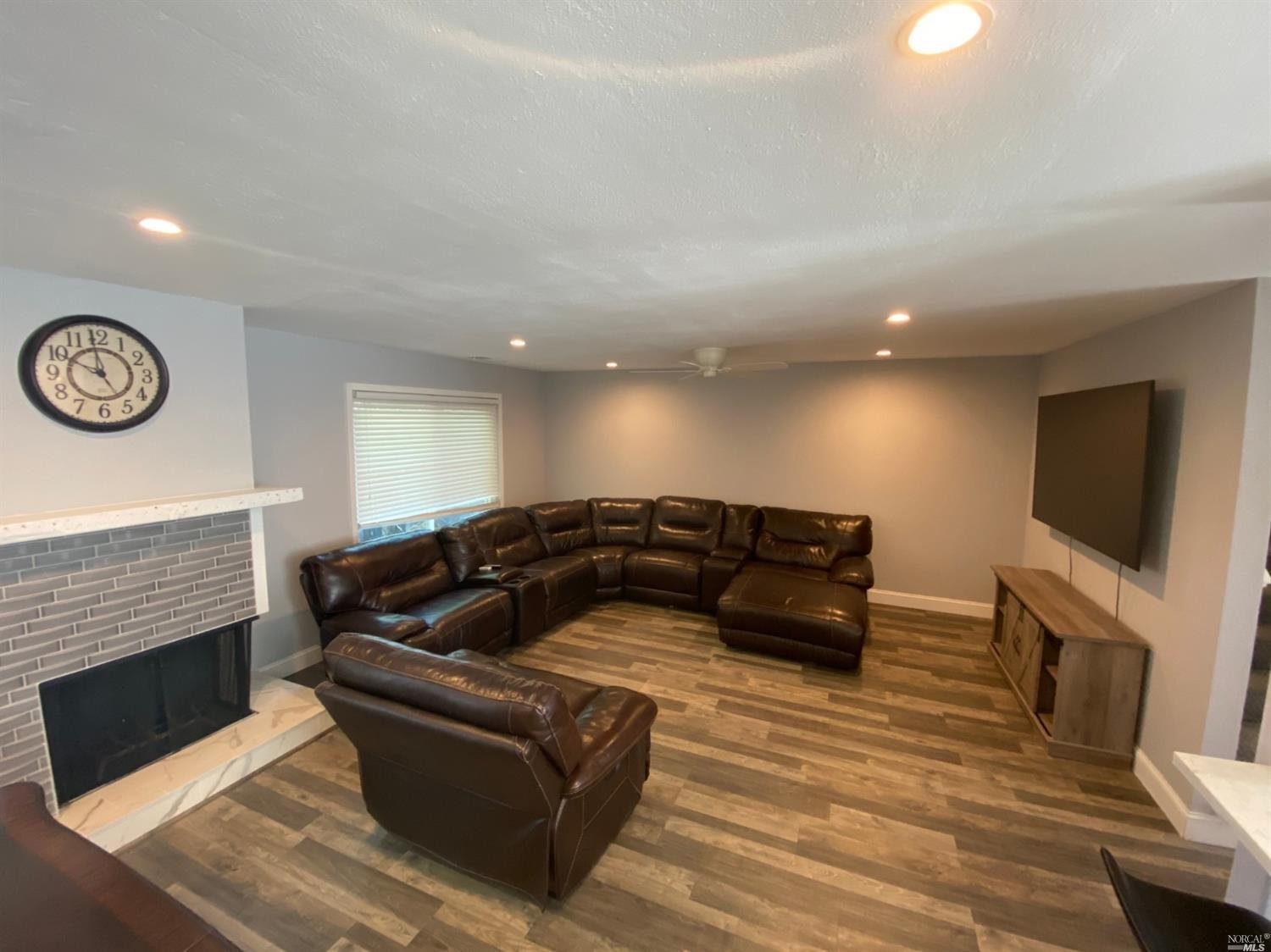 Detail Gallery Image 2 of 15 For 1791 Lindo St, Benicia,  CA 94510 - 2 Beds | 2/1 Baths