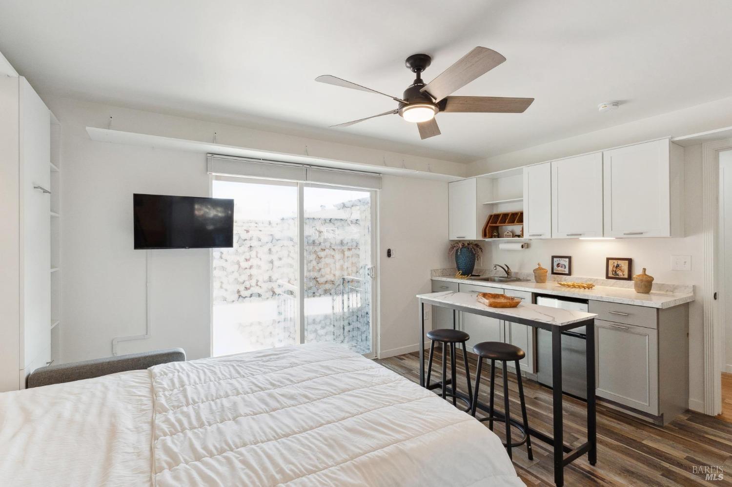 Detail Gallery Image 5 of 16 For 582 Fernando Dr a,  Novato,  CA 94945 - 0 Beds | 1 Baths