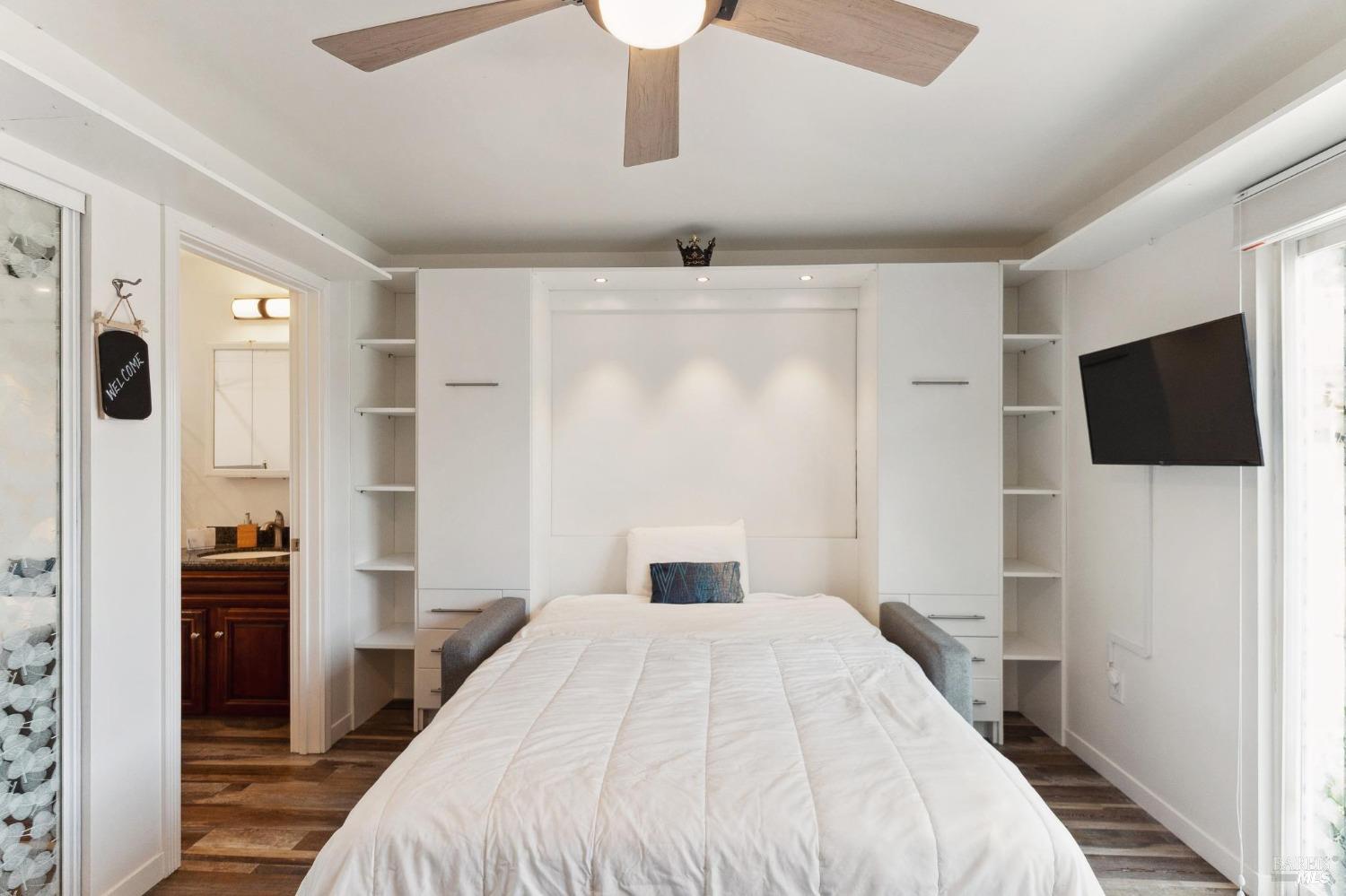 Detail Gallery Image 7 of 16 For 582 Fernando Dr a,  Novato,  CA 94945 - 0 Beds | 1 Baths