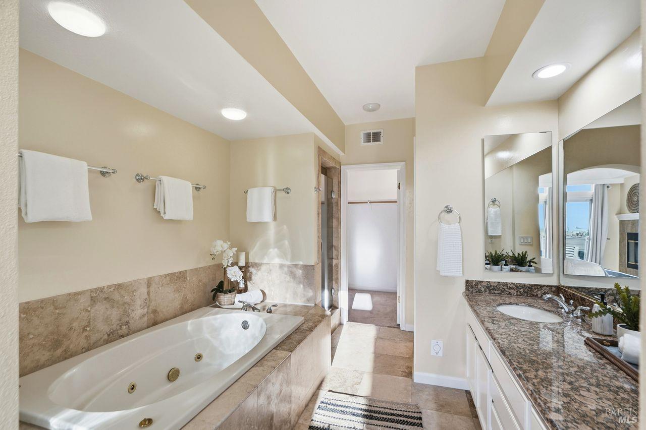 Detail Gallery Image 22 of 34 For 2125 Stonefield Ln, Santa Rosa,  CA 95403 - 2 Beds | 2/1 Baths