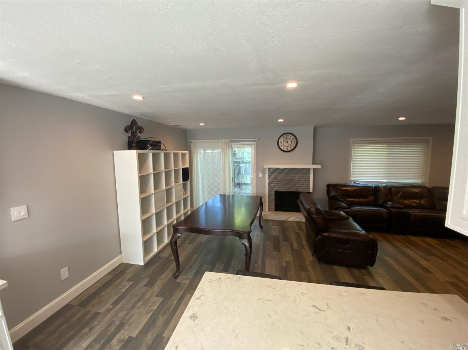 Detail Gallery Image 7 of 15 For 1791 Lindo St, Benicia,  CA 94510 - 2 Beds | 2/1 Baths