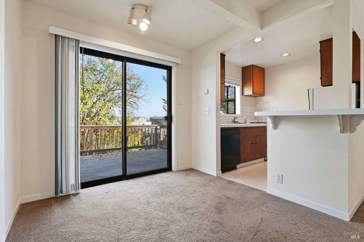 Detail Gallery Image 16 of 33 For 834 Meadowsweet Dr, Corte Madera,  CA 94925 - 3 Beds | 3 Baths