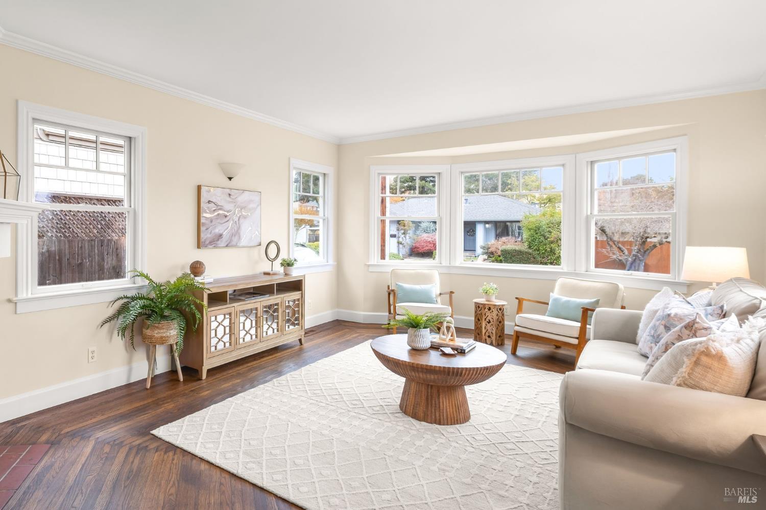 Detail Gallery Image 11 of 43 For 605 Baker St, Petaluma,  CA 94952 - 2 Beds | 1/1 Baths