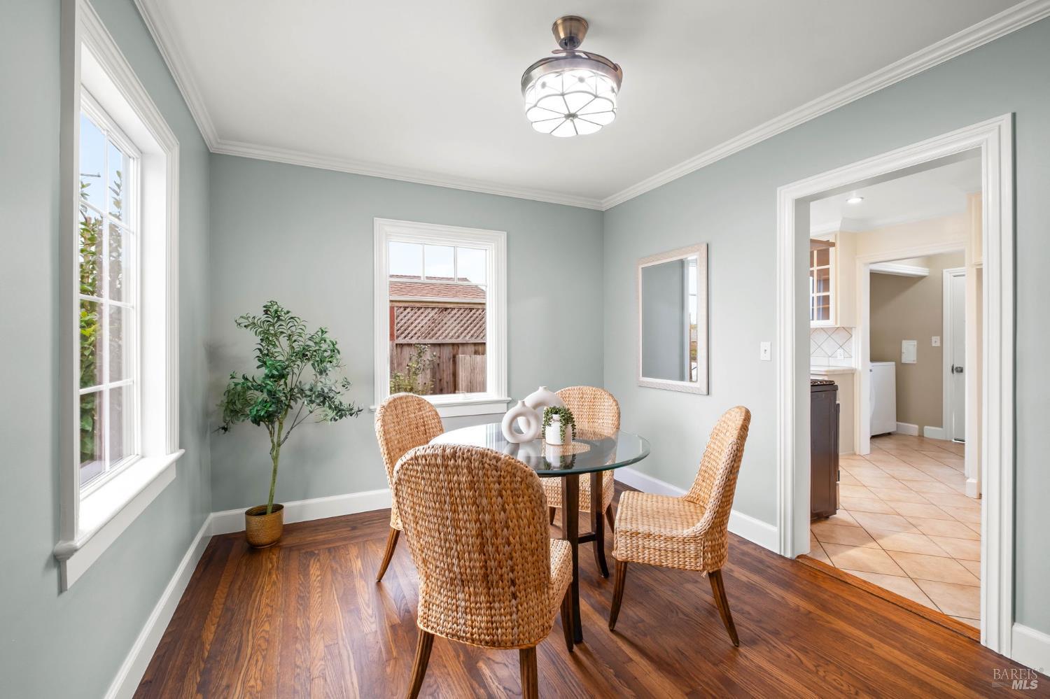 Detail Gallery Image 7 of 43 For 605 Baker St, Petaluma,  CA 94952 - 2 Beds | 1/1 Baths