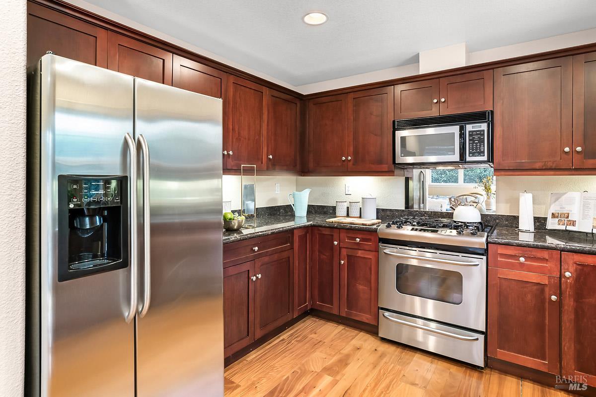 Detail Gallery Image 11 of 23 For 960 1st St, Sonoma,  CA 95476 - 3 Beds | 2/1 Baths