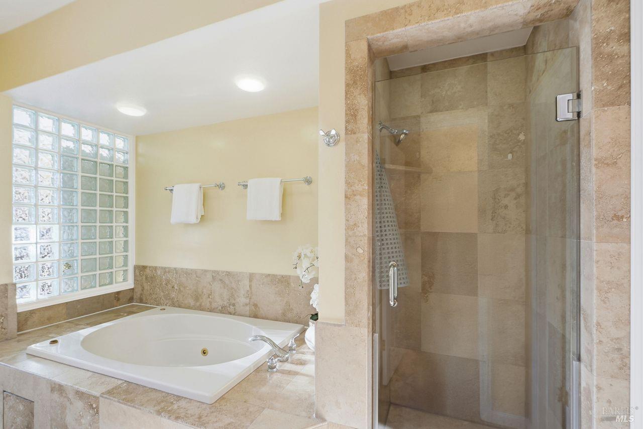 Detail Gallery Image 23 of 34 For 2125 Stonefield Ln, Santa Rosa,  CA 95403 - 2 Beds | 2/1 Baths