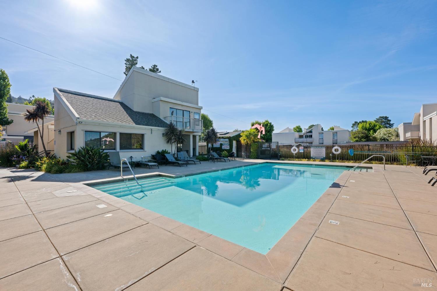 Detail Gallery Image 27 of 30 For 310 Larkspur Plaza Dr, Larkspur,  CA 94939 - 2 Beds | 1 Baths