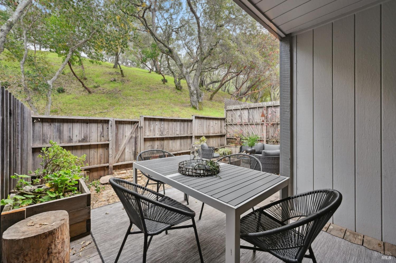 Detail Gallery Image 18 of 21 For 405 Sylvia Way, San Rafael,  CA 94903 - 3 Beds | 2/1 Baths