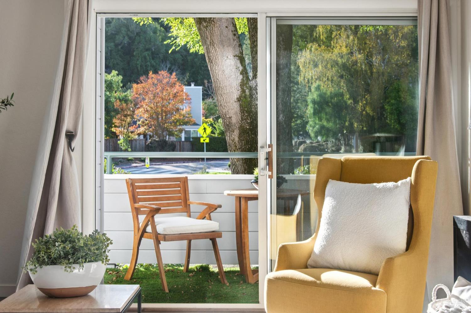 Detail Gallery Image 6 of 30 For 310 Larkspur Plaza Dr, Larkspur,  CA 94939 - 2 Beds | 1 Baths