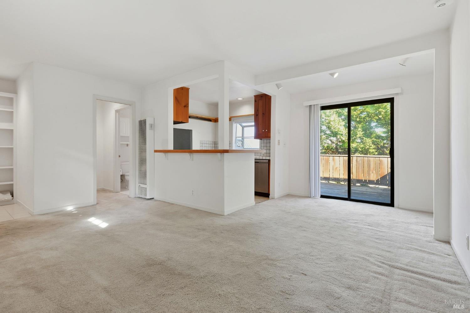 Detail Gallery Image 6 of 33 For 834 Meadowsweet Dr, Corte Madera,  CA 94925 - 3 Beds | 3 Baths