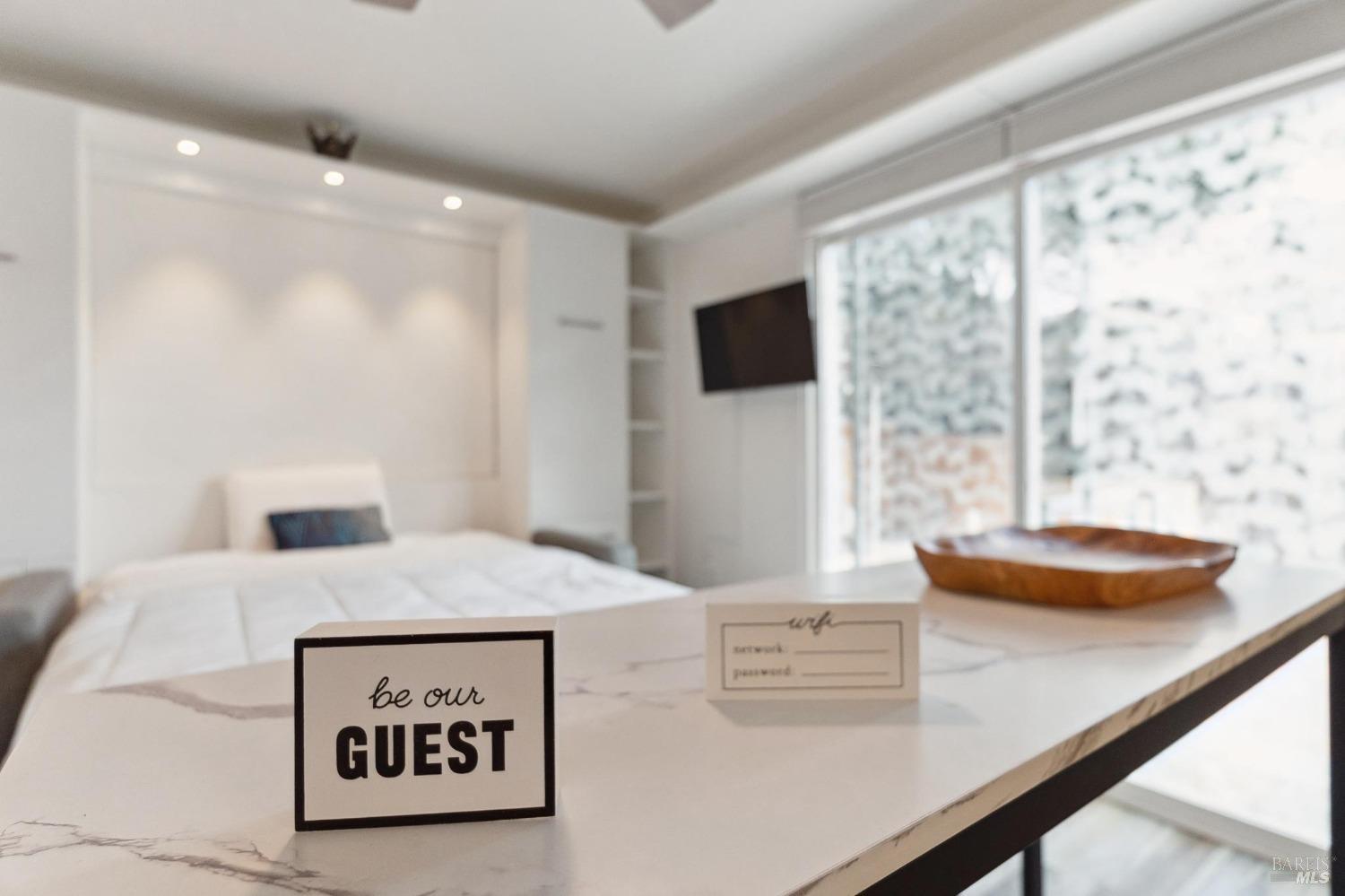 Detail Gallery Image 4 of 16 For 582 Fernando Dr a,  Novato,  CA 94945 - 0 Beds | 1 Baths