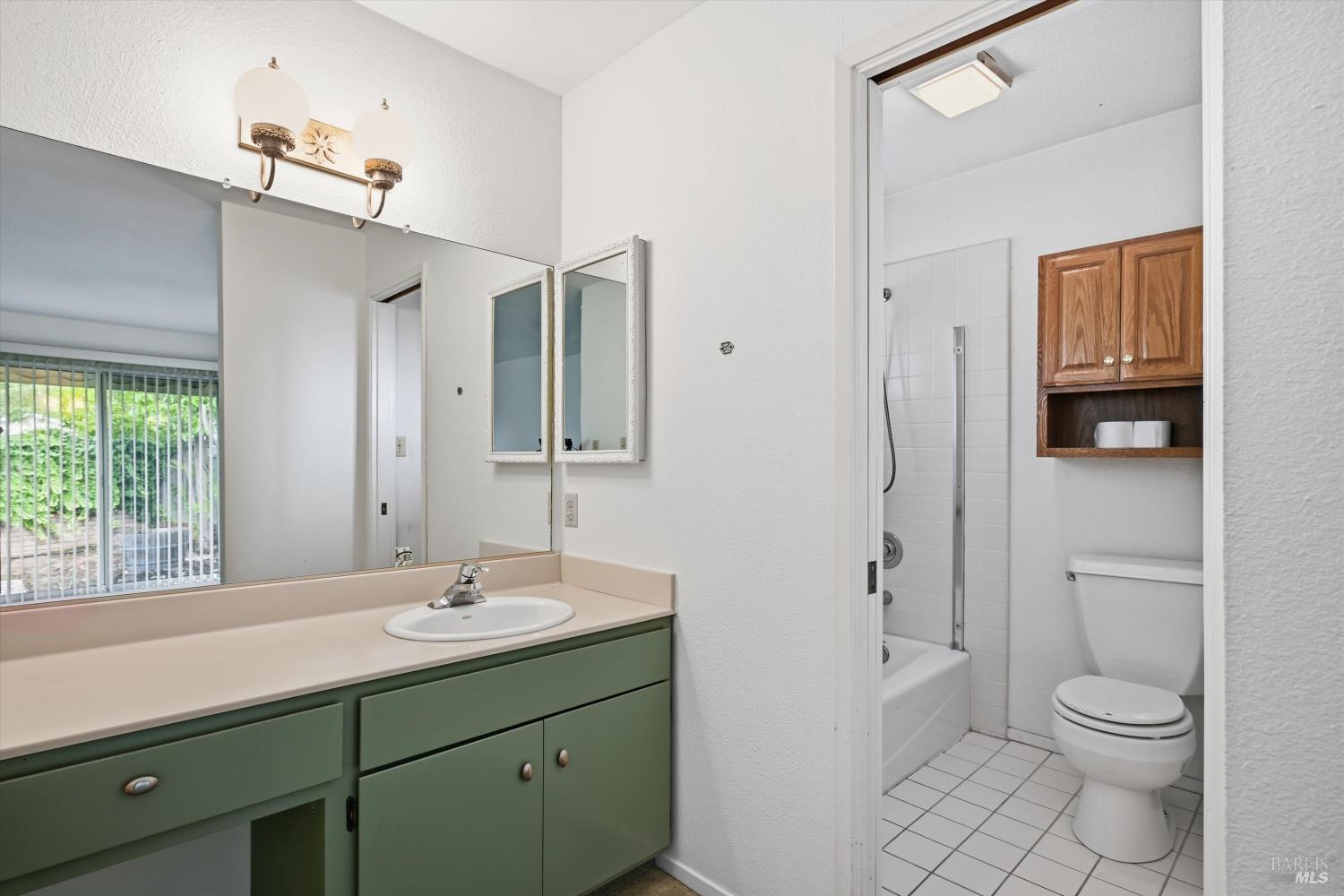 Detail Gallery Image 17 of 38 For 220 Cedar Cir, Healdsburg,  CA 95448 - 2 Beds | 2 Baths
