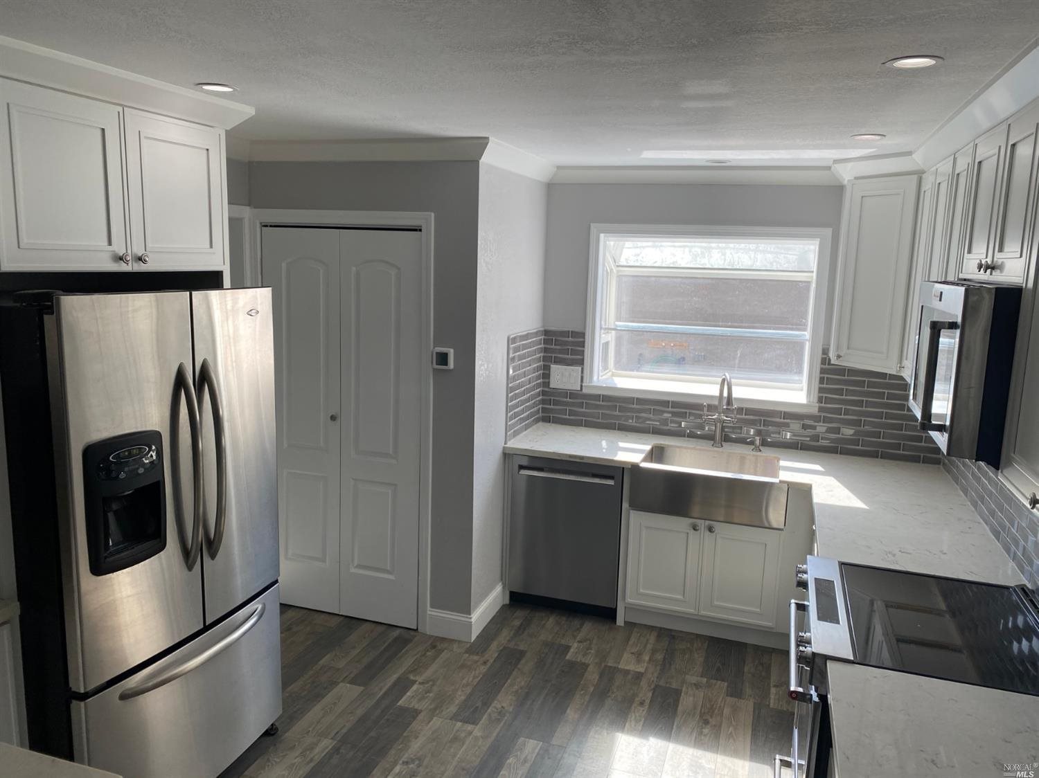 Detail Gallery Image 5 of 15 For 1791 Lindo St, Benicia,  CA 94510 - 2 Beds | 2/1 Baths