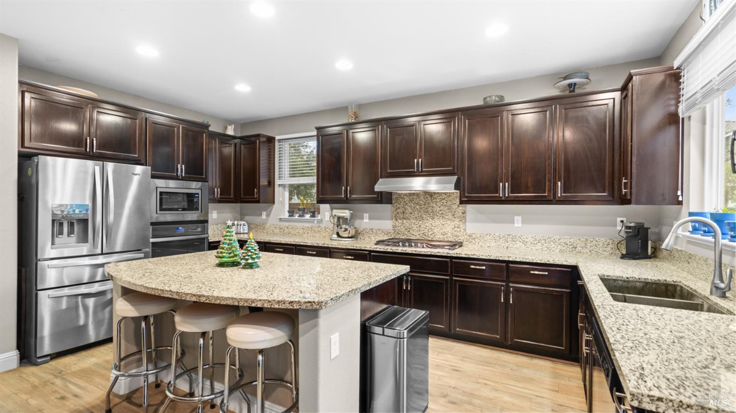 Detail Gallery Image 12 of 46 For 931 Noble Rd, Vacaville,  CA 95688 - 5 Beds | 3 Baths