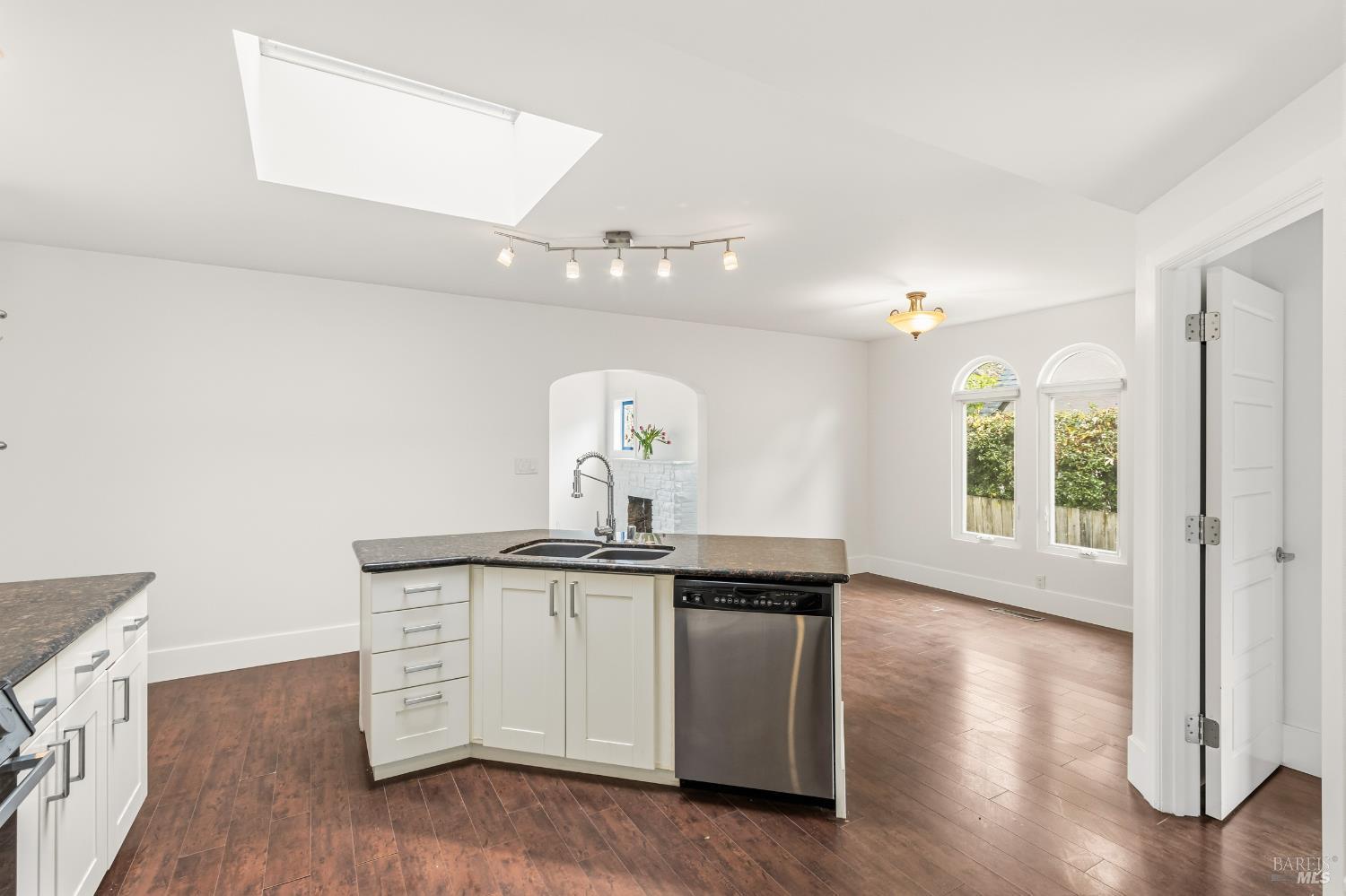 Detail Gallery Image 11 of 40 For 111 Milita St, Vallejo,  CA 94590 - 3 Beds | 2 Baths