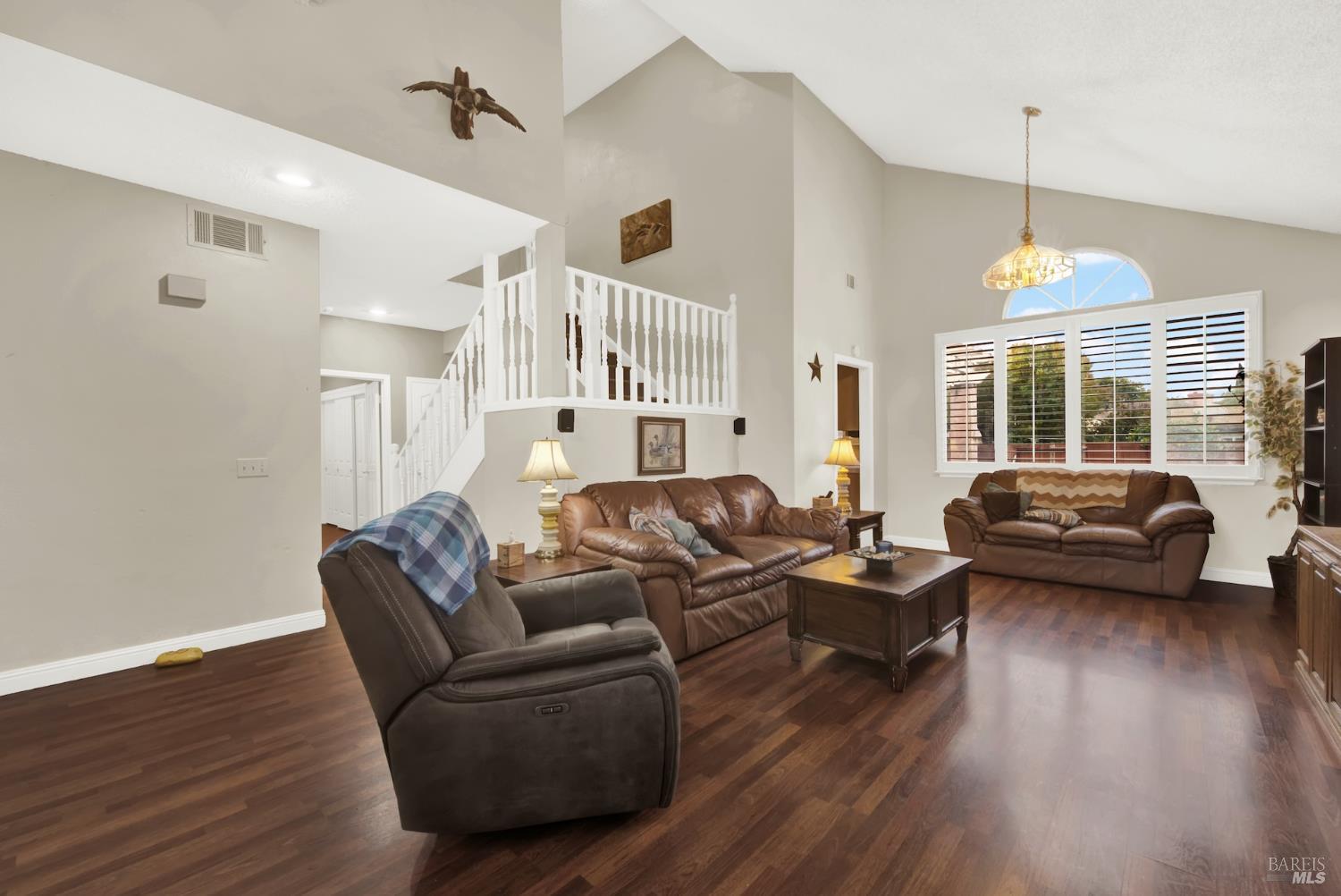 Detail Gallery Image 5 of 33 For 805 Gazebo Ct, Suisun City,  CA 94585 - 4 Beds | 2/1 Baths