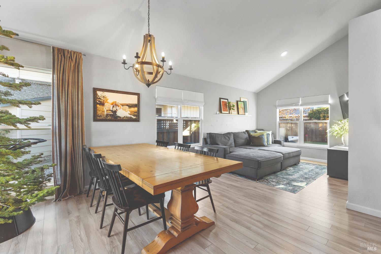 Detail Gallery Image 9 of 47 For 6417 Yale St, Windsor,  CA 95492 - 3 Beds | 2/1 Baths