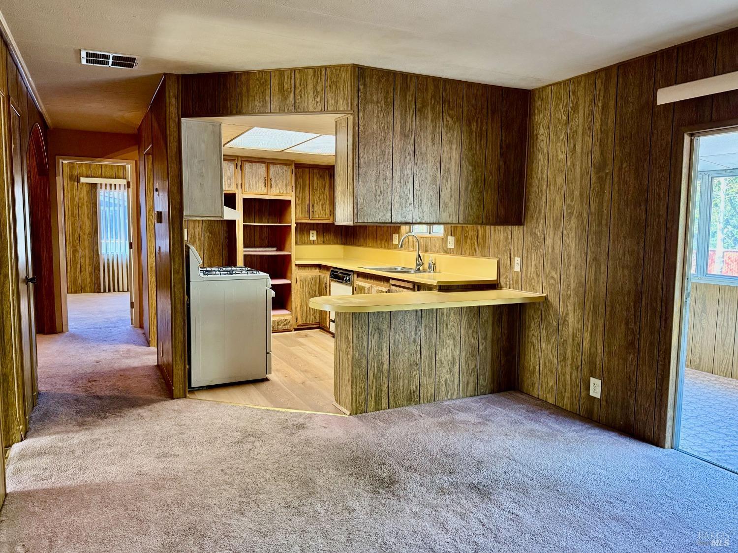 Detail Gallery Image 8 of 19 For 127 Salisbury Cir, Santa Rosa,  CA 95401 - 2 Beds | 2 Baths