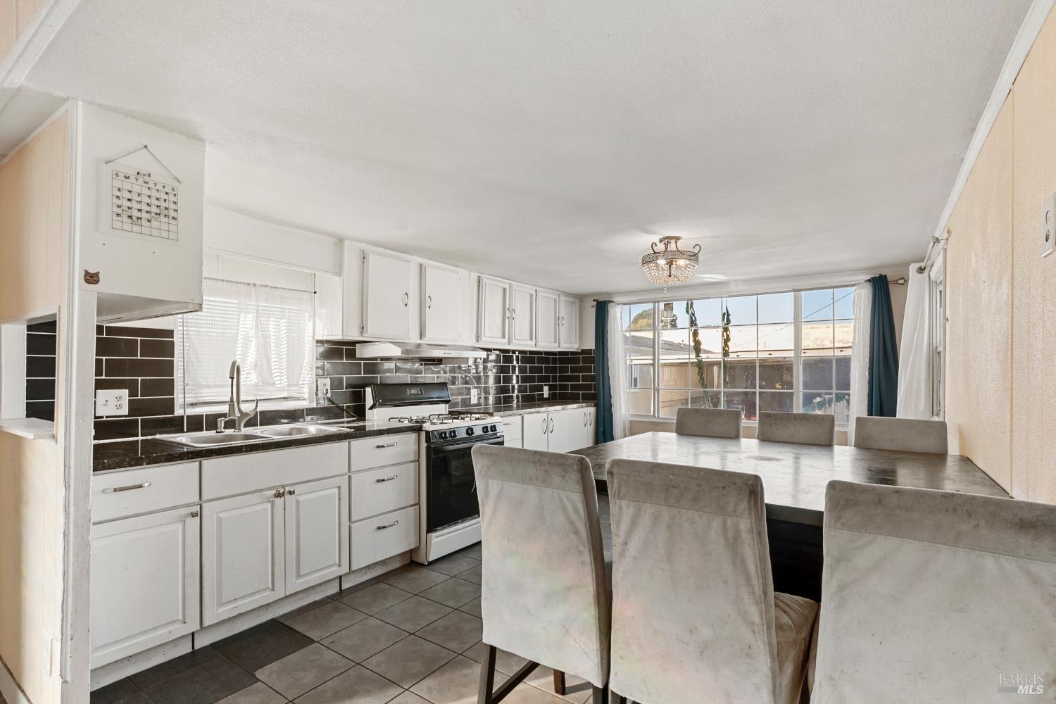 Detail Gallery Image 9 of 31 For 1153 Rumrill Blvd 55, San Pablo,  CA 94806 - 3 Beds | 1 Baths