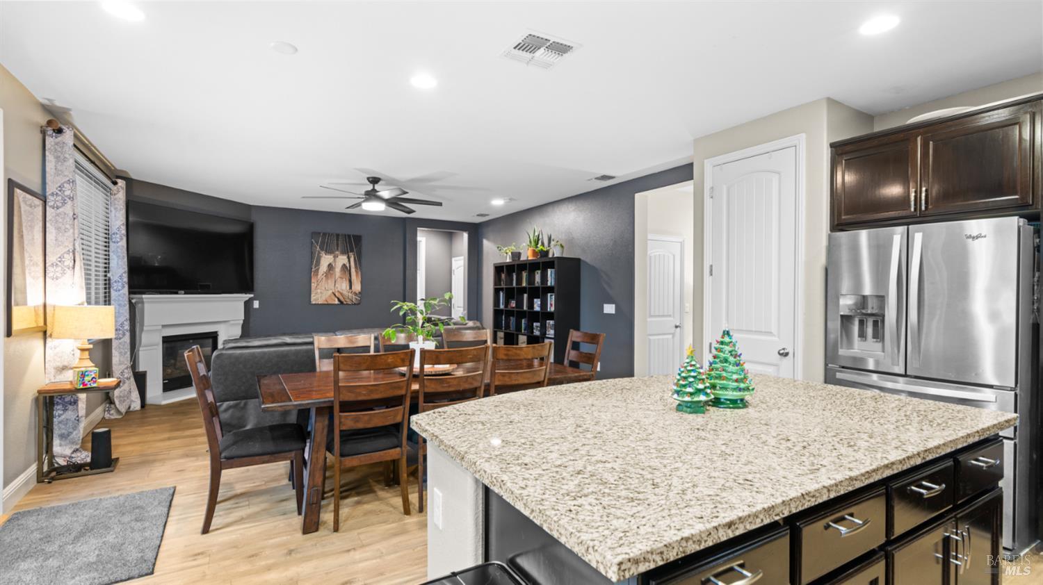 Detail Gallery Image 13 of 46 For 931 Noble Rd, Vacaville,  CA 95688 - 5 Beds | 3 Baths