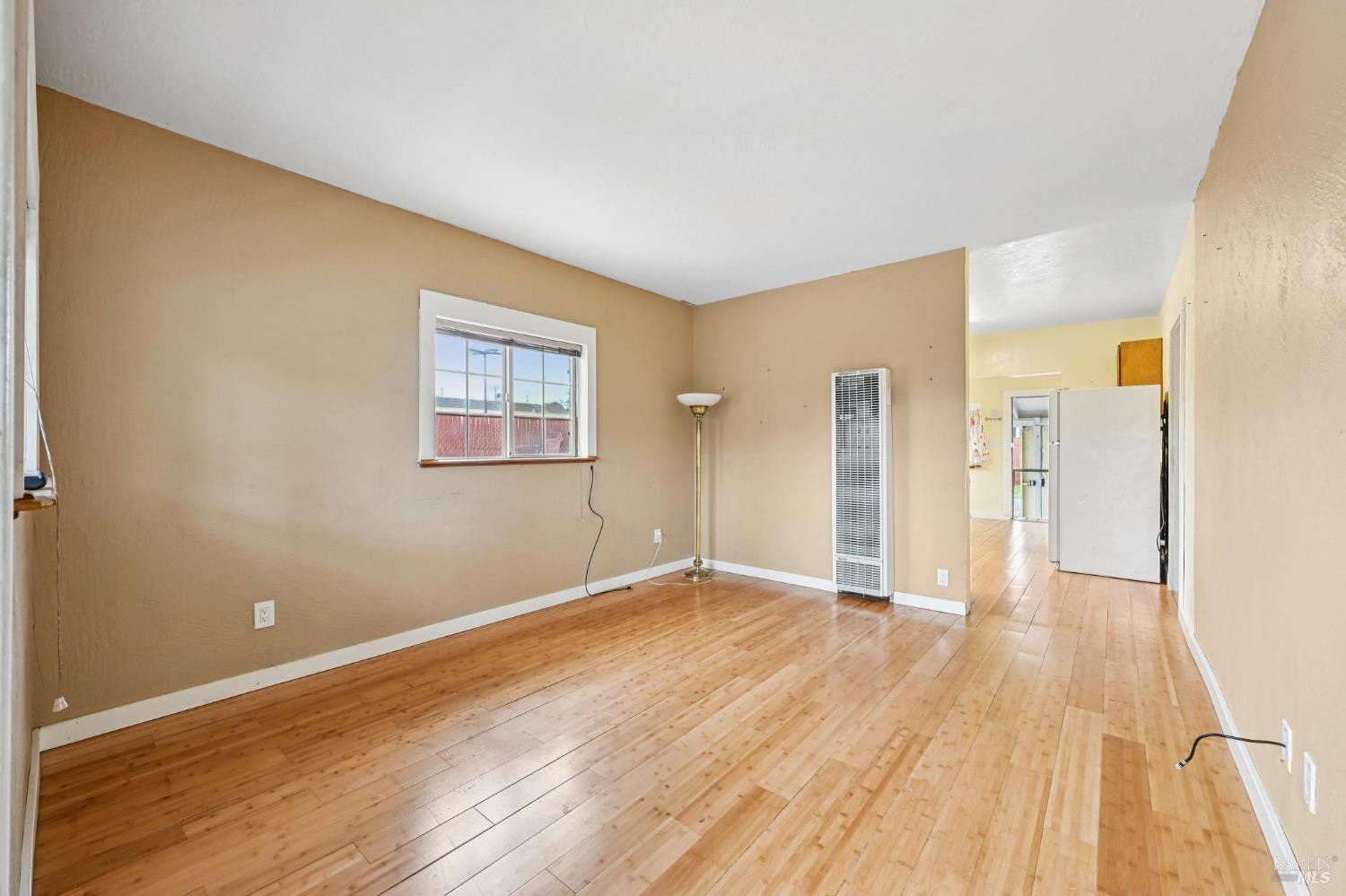 Detail Gallery Image 3 of 35 For 1127 Cleveland Ave, Santa Rosa,  CA 95401 - 2 Beds | 1/1 Baths