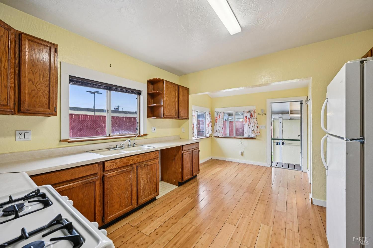 Detail Gallery Image 6 of 35 For 1127 Cleveland Ave, Santa Rosa,  CA 95401 - 2 Beds | 1/1 Baths