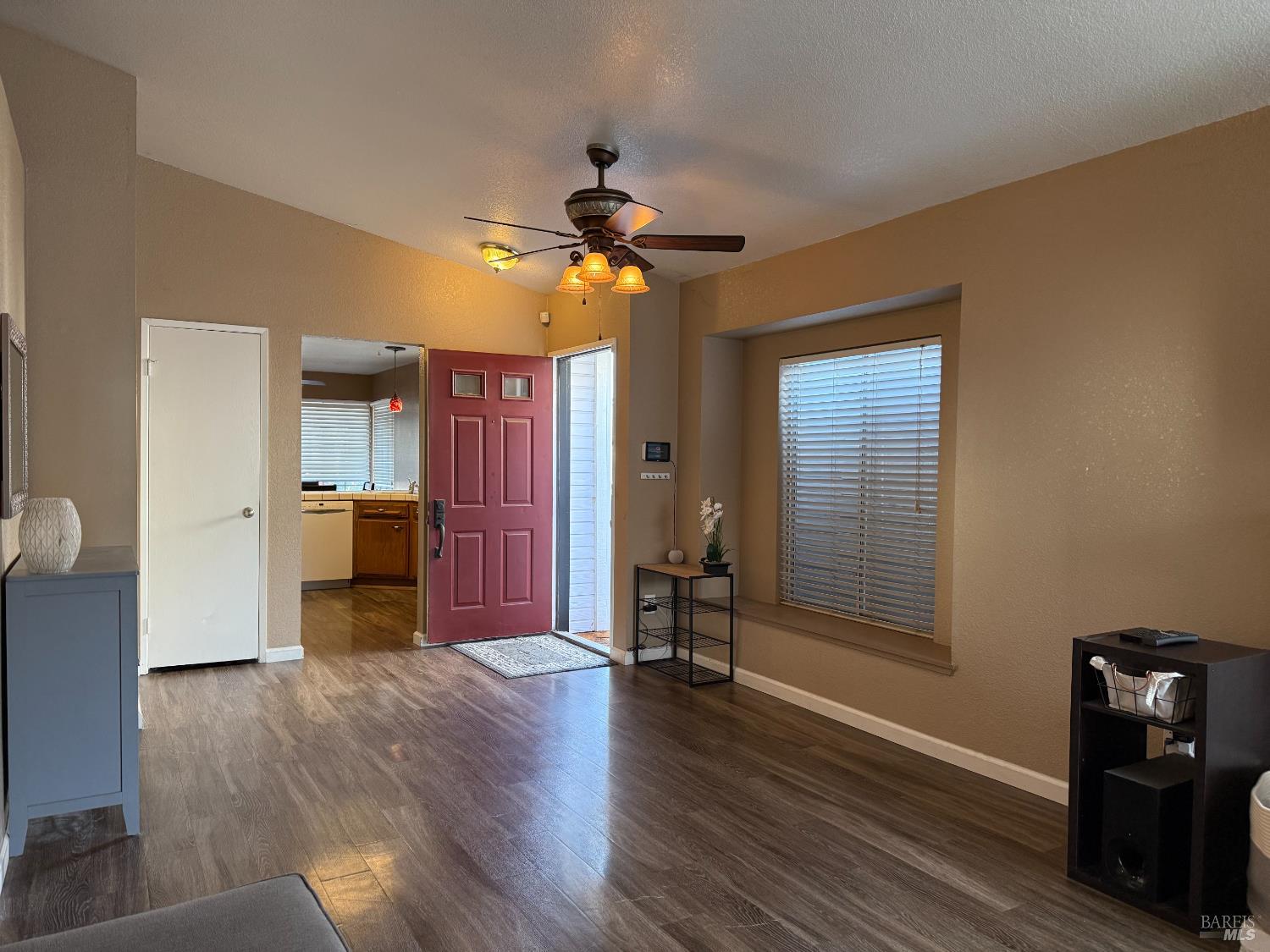 Detail Gallery Image 7 of 17 For 248 Colby Dr, Vacaville,  CA 95687 - 3 Beds | 2 Baths