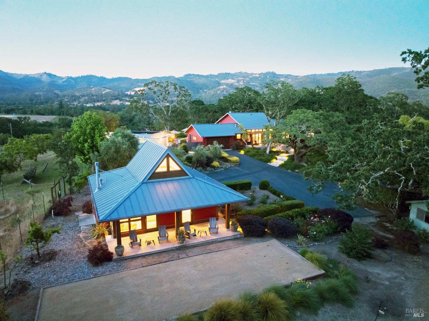 Detail Gallery Image 2 of 53 For 12650 Henno Rd, Glen Ellen,  CA 95442 - 3 Beds | 4 Baths