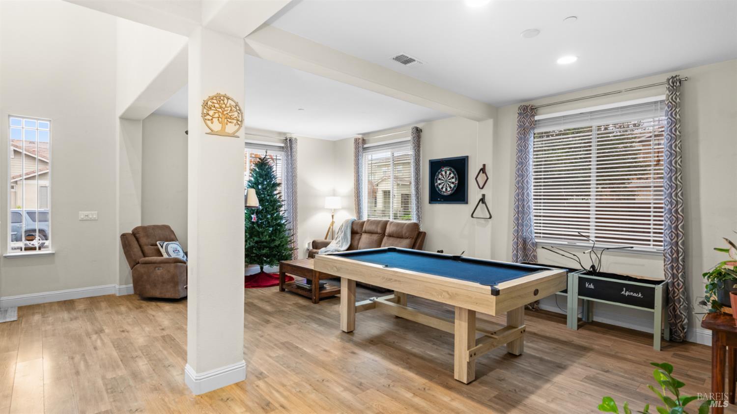 Detail Gallery Image 8 of 46 For 931 Noble Rd, Vacaville,  CA 95688 - 5 Beds | 3 Baths