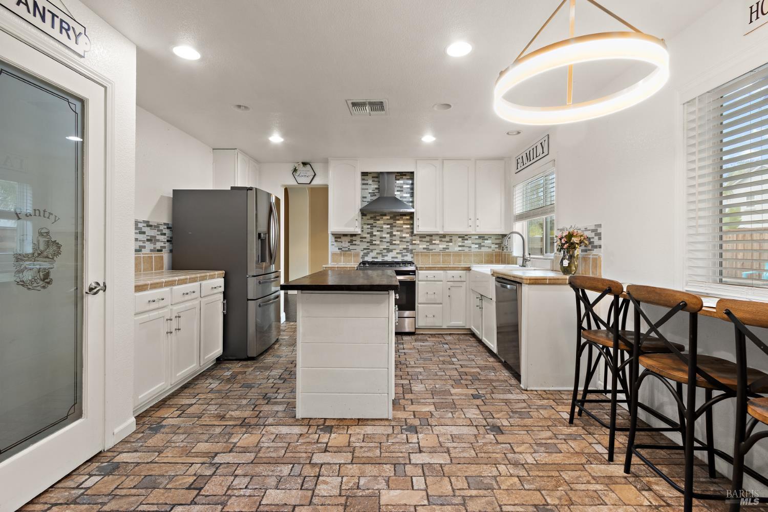 Detail Gallery Image 9 of 35 For 1783 Keesler Cir, Suisun City,  CA 94585 - 4 Beds | 3 Baths