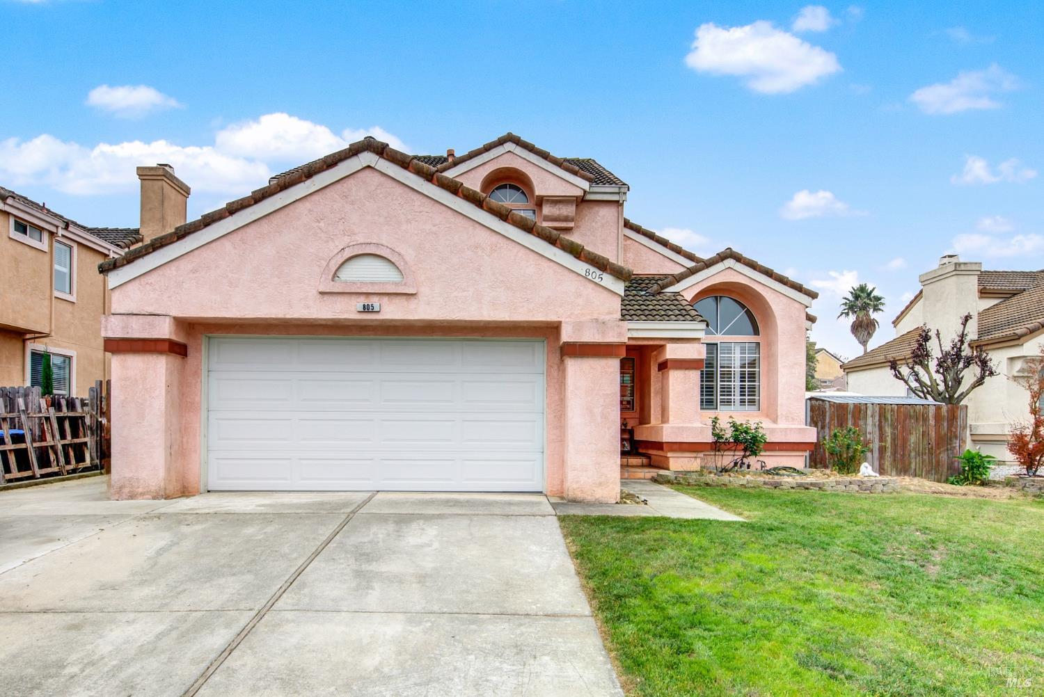 Detail Gallery Image 3 of 33 For 805 Gazebo Ct, Suisun City,  CA 94585 - 4 Beds | 2/1 Baths