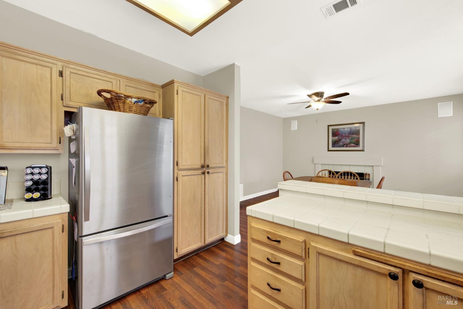 Detail Gallery Image 12 of 33 For 805 Gazebo Ct, Suisun City,  CA 94585 - 4 Beds | 2/1 Baths