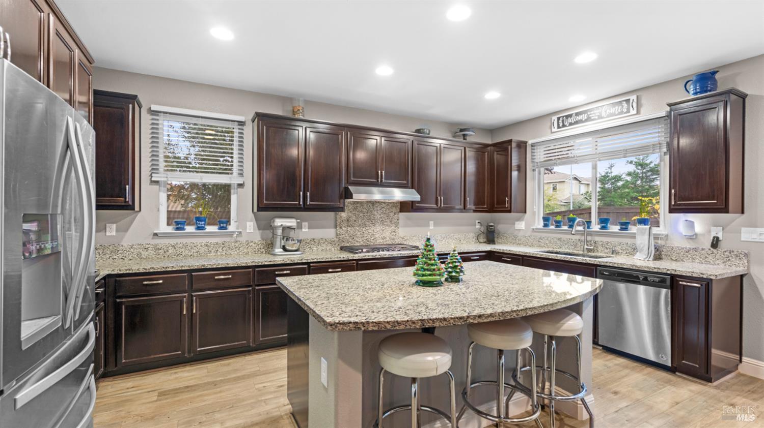 Detail Gallery Image 11 of 46 For 931 Noble Rd, Vacaville,  CA 95688 - 5 Beds | 3 Baths