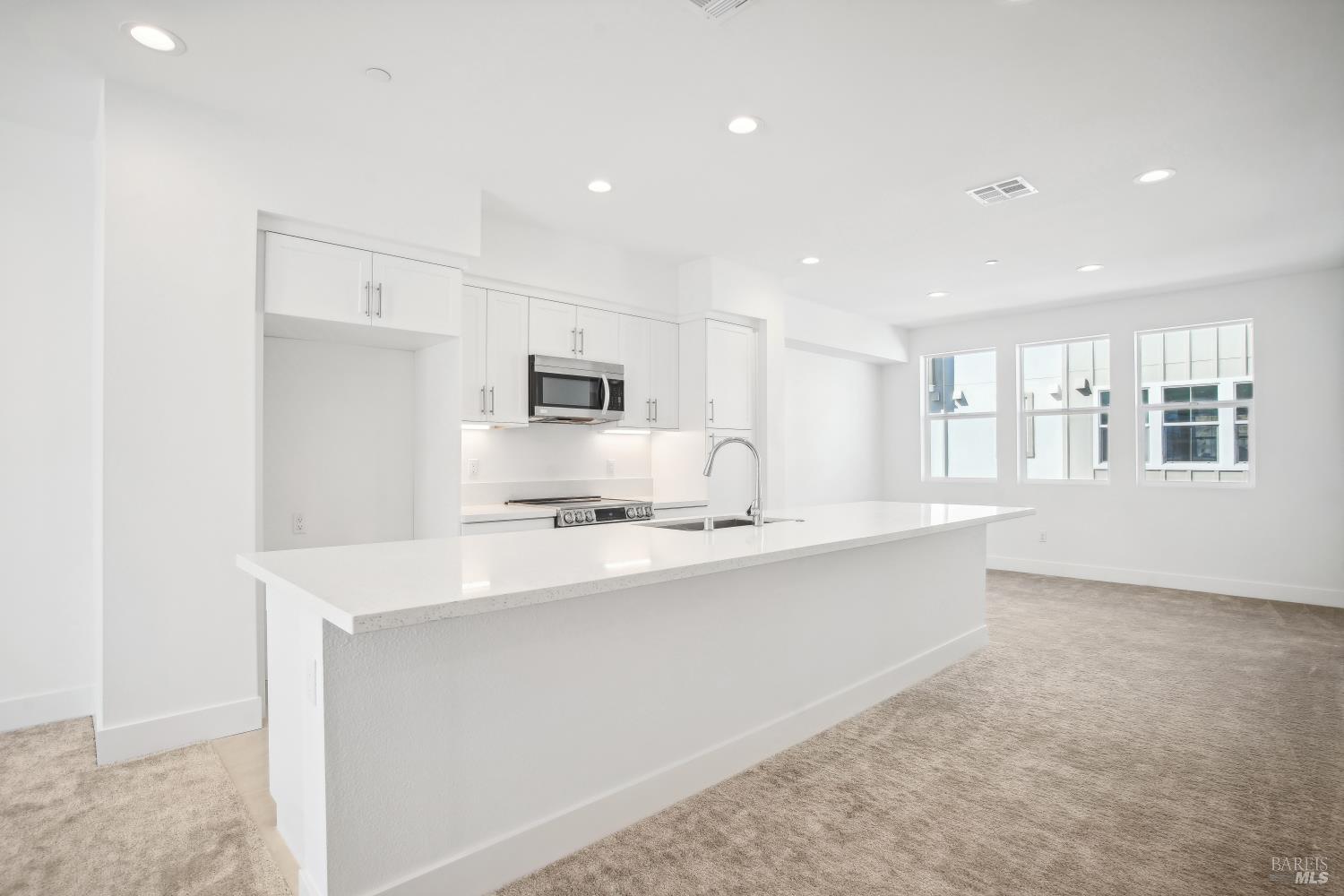 Detail Gallery Image 2 of 6 For 452 Semillon Ln, Santa Rosa,  CA 95403 - 4 Beds | 3/1 Baths