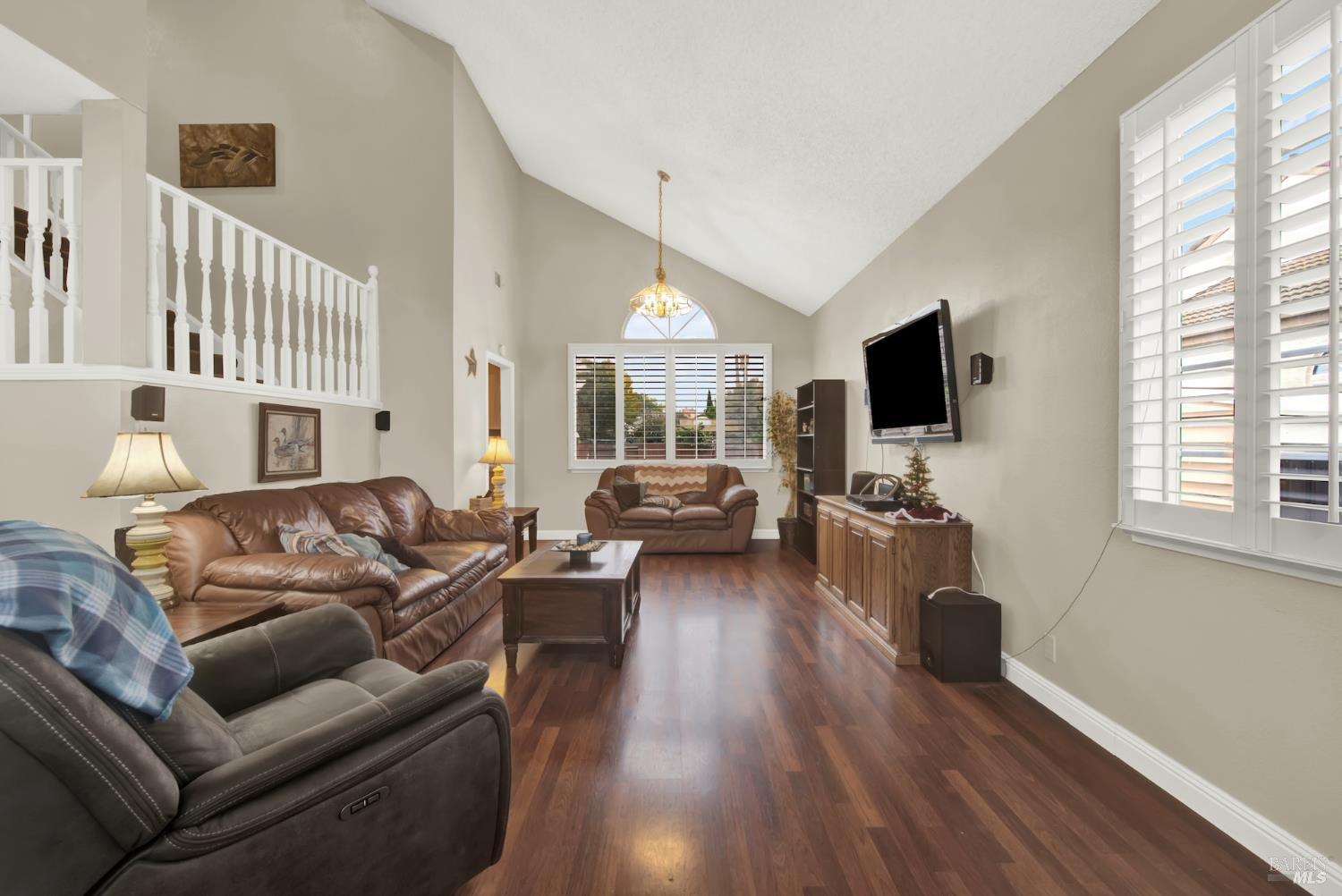 Detail Gallery Image 4 of 33 For 805 Gazebo Ct, Suisun City,  CA 94585 - 4 Beds | 2/1 Baths